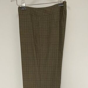 Tahari -  3 pcs Suit - green.  - Size 6P - Used - No returns